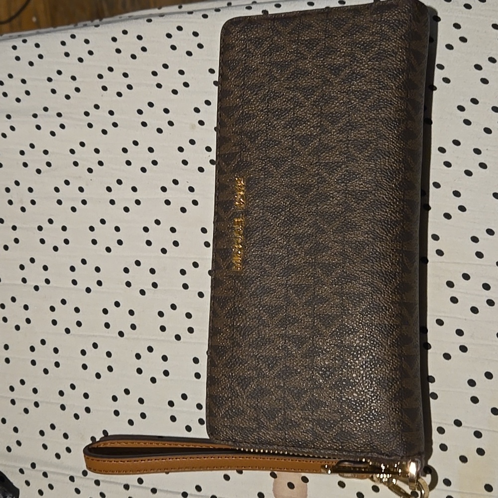 Michael Kors wristlet